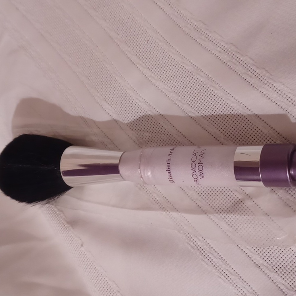 NWT Elizabeth Arden Provocative Woman Shimmering Body Powder In A Brush